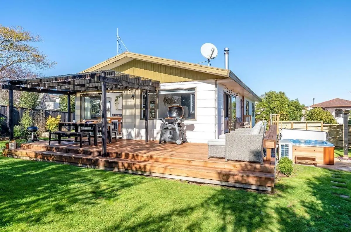Modern Holiday Home With Spa - Great For Families & Dogs Taupo 0*,