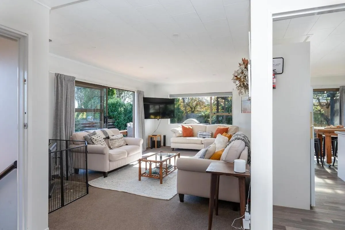 Modern Holiday Home With Spa - Great For Families & Dogs Taupo New Zealand